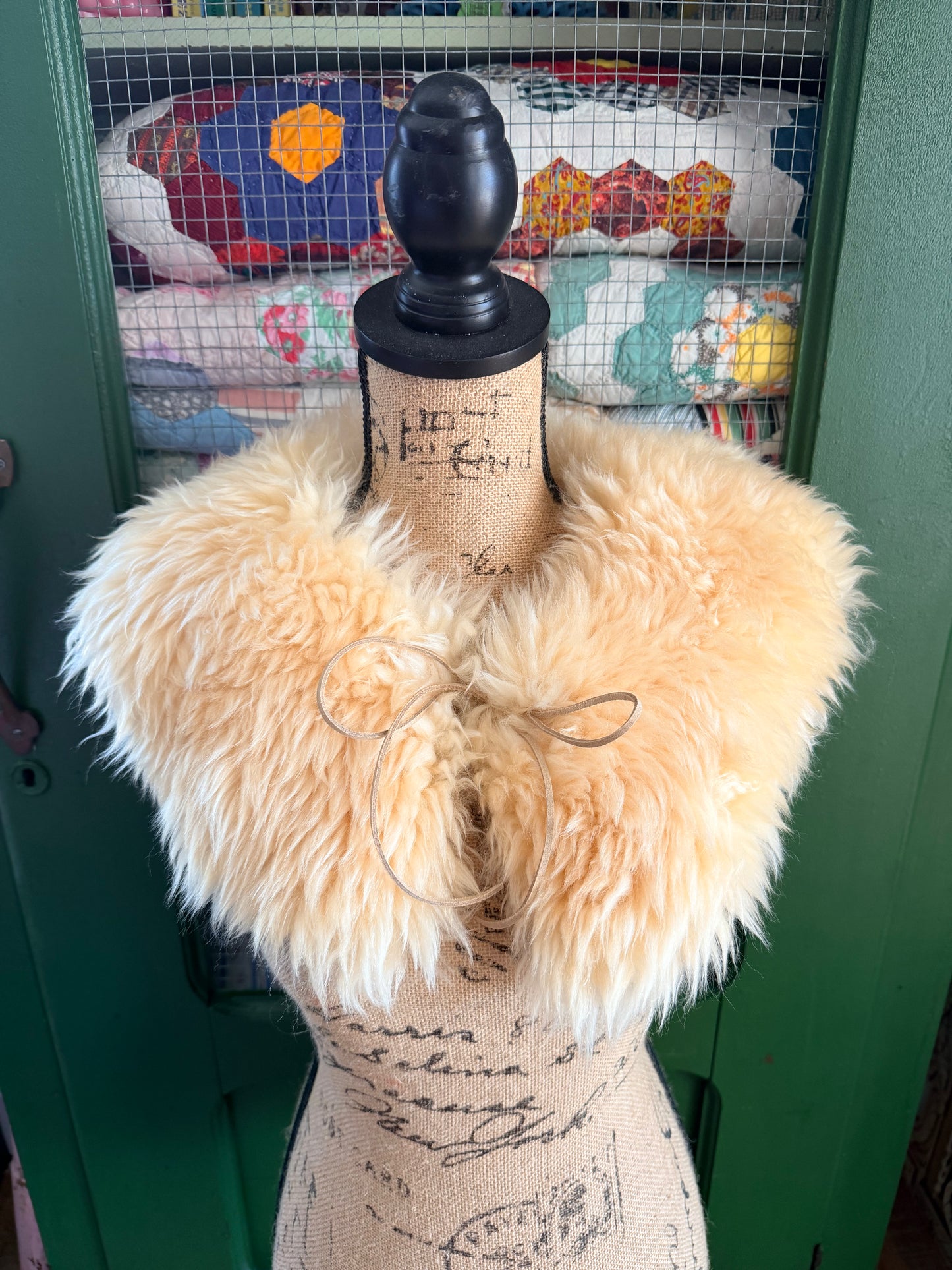 Shearling tie Collar