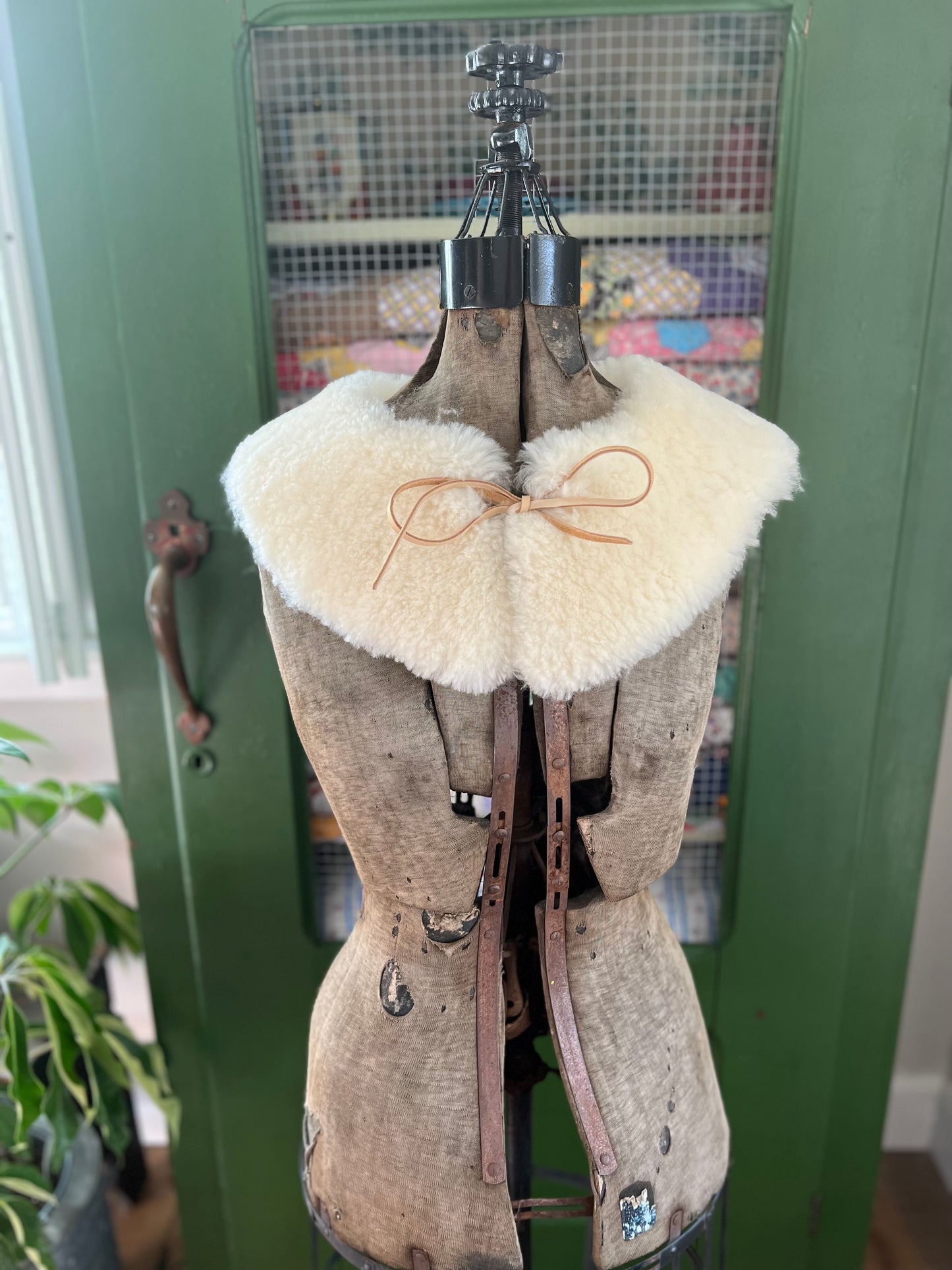 Shearling tie Collar