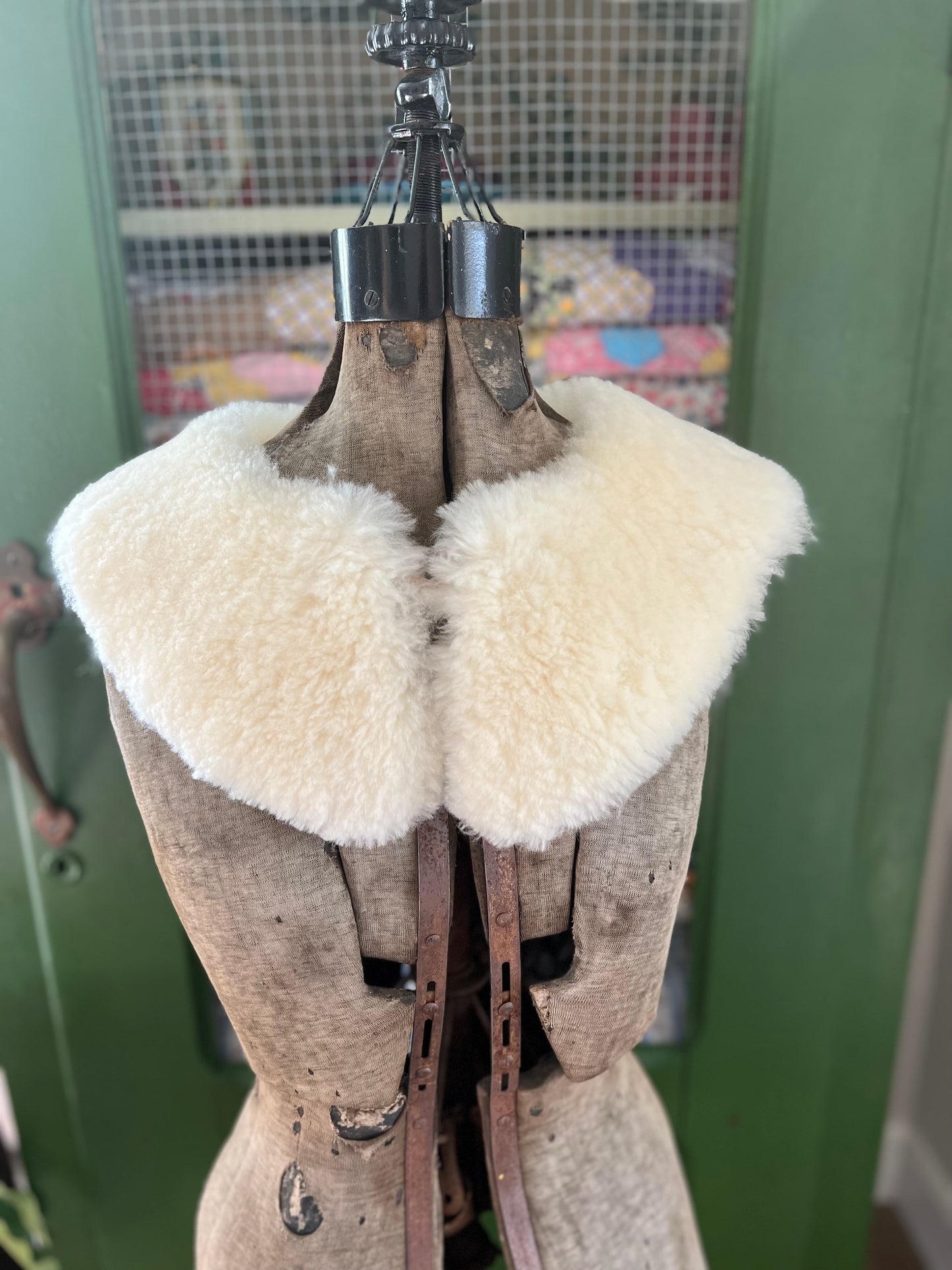 Shearling tie Collar