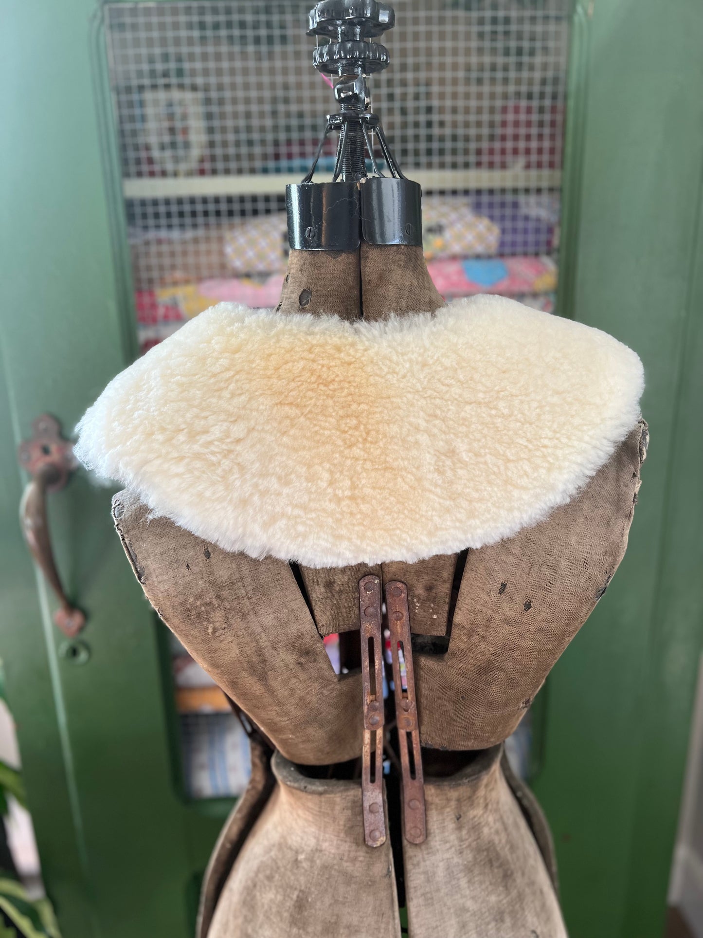 Shearling tie Collar