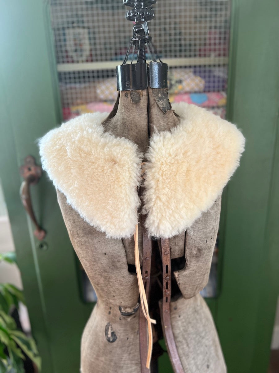 Shearling tie Collar
