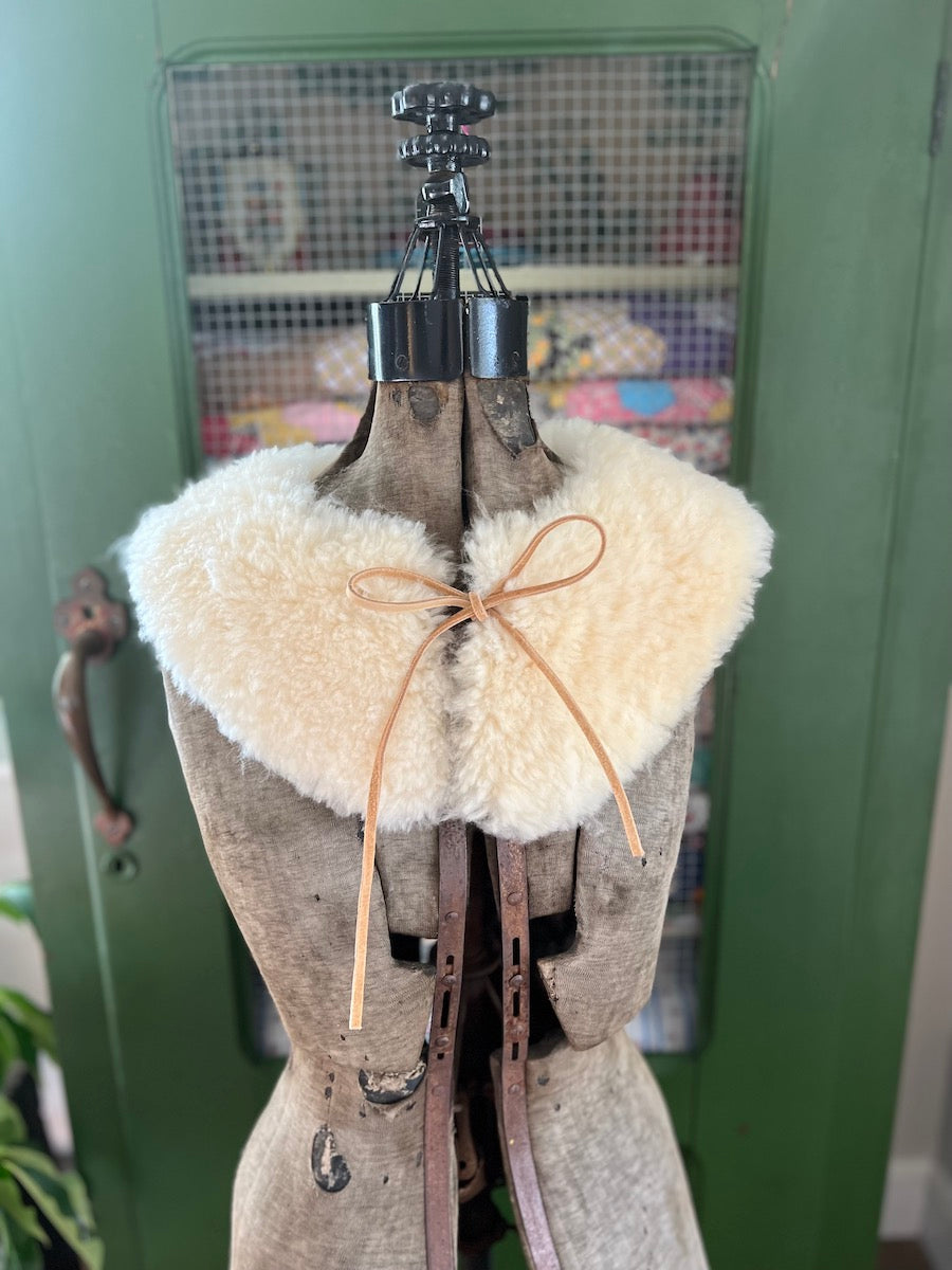 Shearling tie Collar