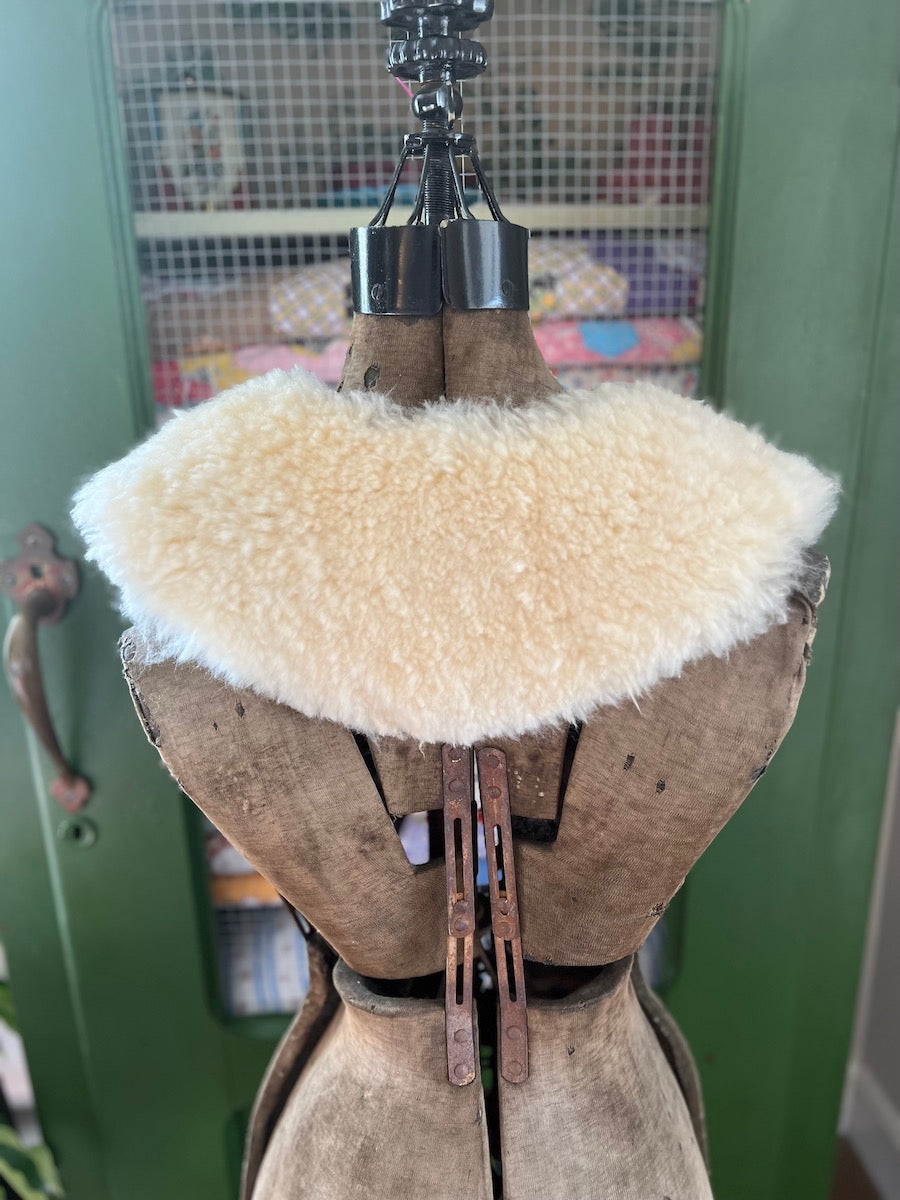 Shearling tie Collar