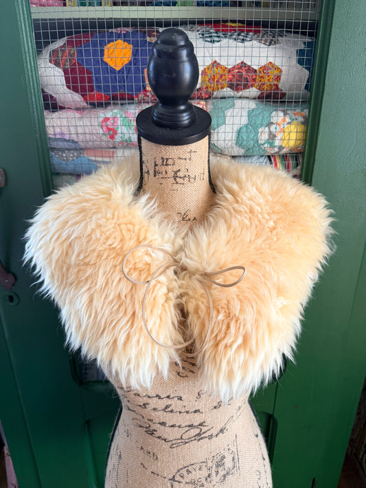 Shearling tie Collar